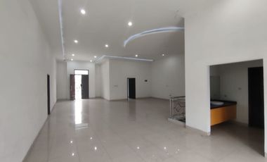 Rumah 2 lantai dan siap huni luas 14x25 350m2 type 5KT Taman Modern Cakung