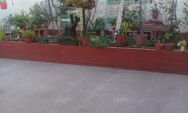 Casa de 4 ambientes, en lote propio, Excelente