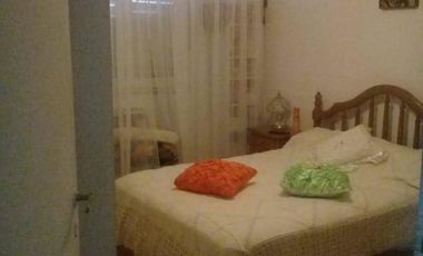 Casa de 4 ambientes, en lote propio, Excelente