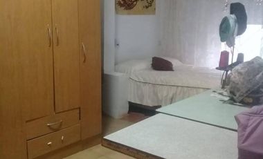 Casa de 4 ambientes, en lote propio, Excelente