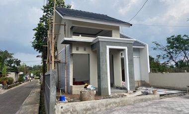 RUMAH MURAH 300 JUTAAN DI MAGELANG, 250 METER KE JALAN RAYA