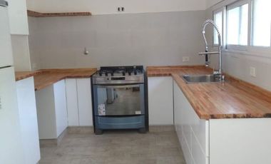 Casa en venta de 4 dormitorios c/ cochera en La Reja