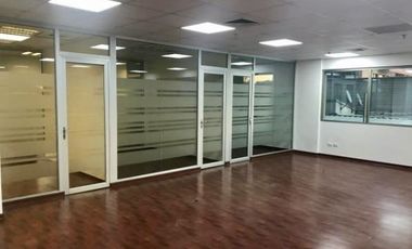 Oficina en Arriendo en Torre Apoquindo / Metro Escuela Militar