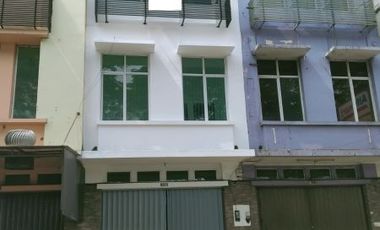 Dijual Ruko Tol Boulevard BSD City Lokasi pinggir Jalan Besar komplek Ramai sekali* Bersih, siap pakai