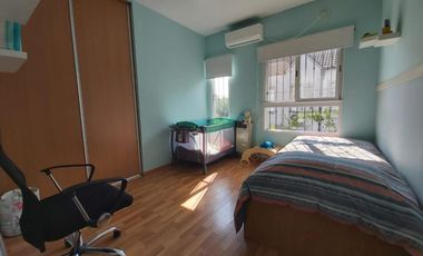 EXCELENTE PROPIEDAD DUPLEX, 4AMBIENTES, CALLE GELLY Y OBES AL 1000V.SARMIENTO SUSANA QUINELLI NEGOCIOS INMOBILIARIOS 156 583 7048