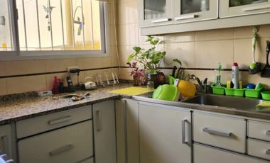 Casa PH en venta en Remedios de Escalada Oeste