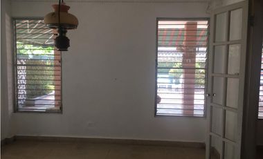 VENDO CASA LA ALAMEDA