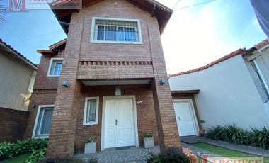 Casa 4 ambientes en  venta y alquiler en Castelar Norte
