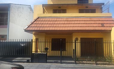 Casa en venta - 4 Dormitorios 2 Baños - Cocheras - 320Mts2 - Villa Adelina, San Isidro
