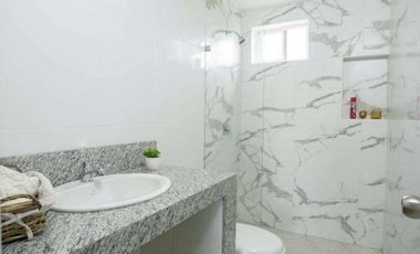 Venta de Casa en Urb. Casa Laguna, cerca C.C. El Dorado, Samborondon.