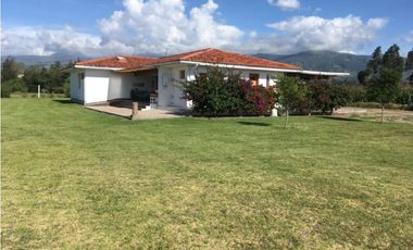 VENDO PROPIEDAD 2.200 M2 EN PUEMBO SECTOR PLAZA PUEMBO