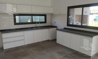 Venta - Casa 4 ambientes, Jardin, Pileta - San Matias, Escobar