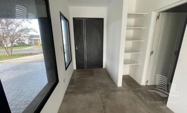 Venta - Casa 4 ambientes, Jardin, Pileta - San Matias, Escobar