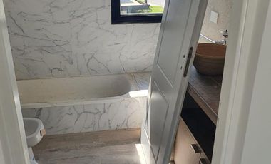 Venta - Casa 4 ambientes, Jardin, Pileta - San Matias, Escobar