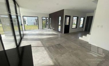 Venta - Casa 4 ambientes, Jardin, Pileta - San Matias, Escobar