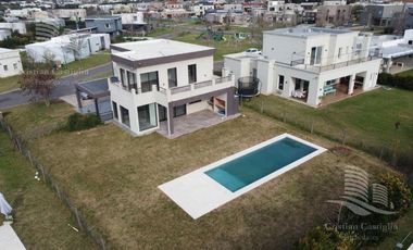 Venta - Casa 4 ambientes, Jardin, Pileta - San Matias, Escobar