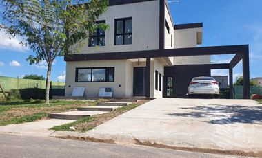 Venta - Casa 4 ambientes, Jardin, Pileta - San Matias, Escobar