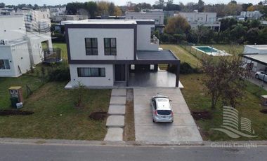 Venta - Casa 4 ambientes, Jardin, Pileta - San Matias, Escobar