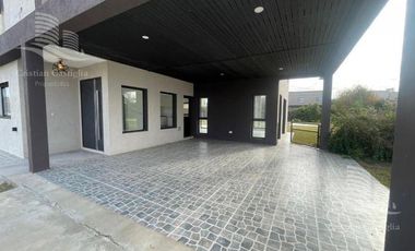Venta - Casa 4 ambientes, Jardin, Pileta - San Matias, Escobar