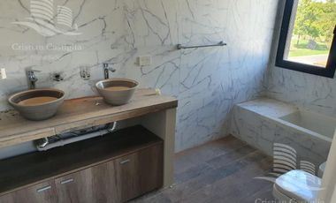 Venta - Casa 4 ambientes, Jardin, Pileta - San Matias, Escobar
