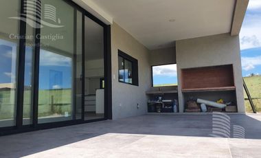 Venta - Casa 4 ambientes, Jardin, Pileta - San Matias, Escobar