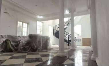 Bangunan 3 lantai bisa untuk hunian atau kantor di kawasan raya a yani, Strategis