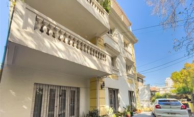 Edificio Venta de 4 pisos para Inversion. Providencia