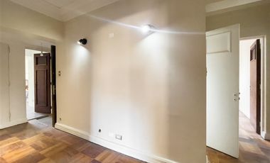 Edificio Venta de 4 pisos para Inversion. Providencia