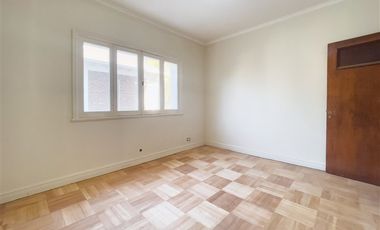 Edificio Venta de 4 pisos para Inversion. Providencia