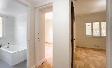 Edificio Venta de 4 pisos para Inversion. Providencia