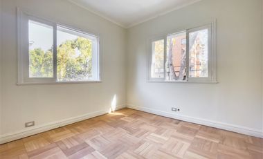 Edificio Venta de 4 pisos para Inversion. Providencia
