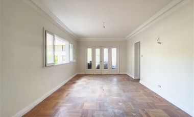 Edificio Venta de 4 pisos para Inversion. Providencia