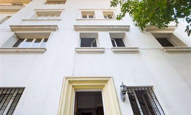 Edificio Venta de 4 pisos para Inversion. Providencia