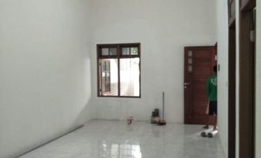 Disewa Rumah Kutisari Indah Barat, Baru Renov, Surabaya Selatan Dekat Siwalankerto