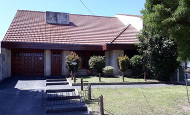 VENDO EXCEPCIONAL CHALET (FORTUNATO DE LA PLAZA)