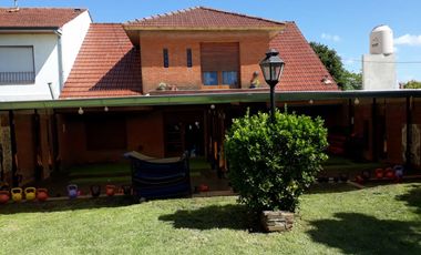 VENDO EXCEPCIONAL CHALET (FORTUNATO DE LA PLAZA)