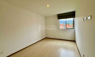 apartamento en arriendo en loma del esmeraldal. Cod A776514