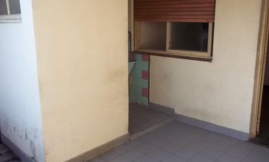 DEPARTAMENTO DE 2 AMBIENTES EN ALQUILER LA TABLADA.-