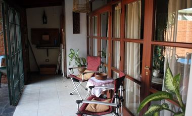 Venta de excelente Chalet con local Posadas