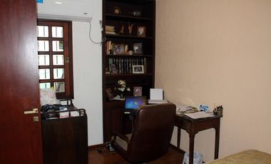 Venta de excelente Chalet con local Posadas