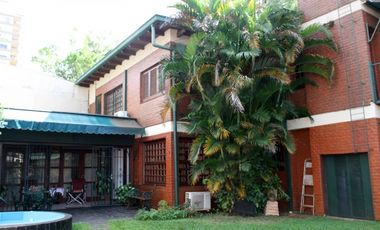Venta de excelente Chalet con local Posadas