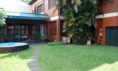 Venta de excelente Chalet con local Posadas