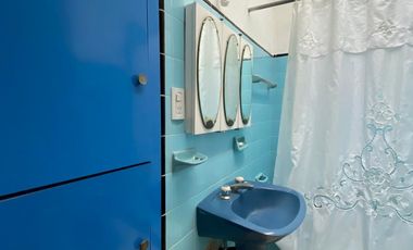 Casa ubicada a 50 metros de la Avenida Tomás Espora y a 200 de la estación de trenes.