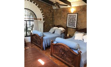 CASA EN VENTA CON VISTA AL LAGO 