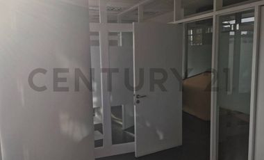 Se arrienda amplia oficina en centro de Concepción