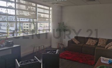 Se arrienda amplia oficina en centro de Concepción