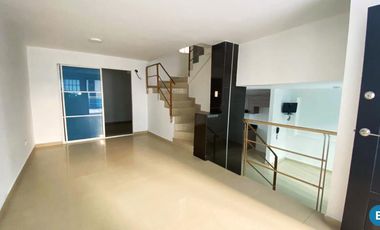 casa en arriendo/venta en ciudad jardín. Cod V104