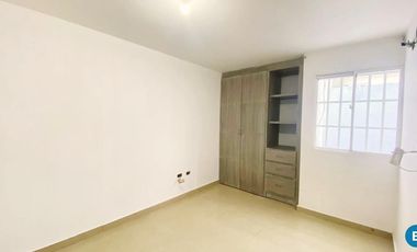 casa en arriendo/venta en ciudad jardín. Cod V104