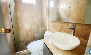 casa en arriendo/venta en ciudad jardín. Cod V104