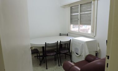 Casa imponente, 4 habitaciones, asador, cochera doble, patio y pileta.